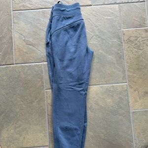 Lululemon blue joggers size 4